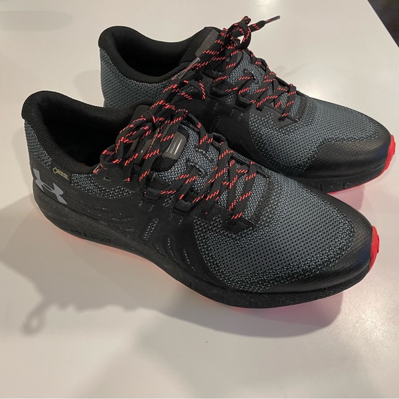 Under armour running shoes - Picture 3 of 4
